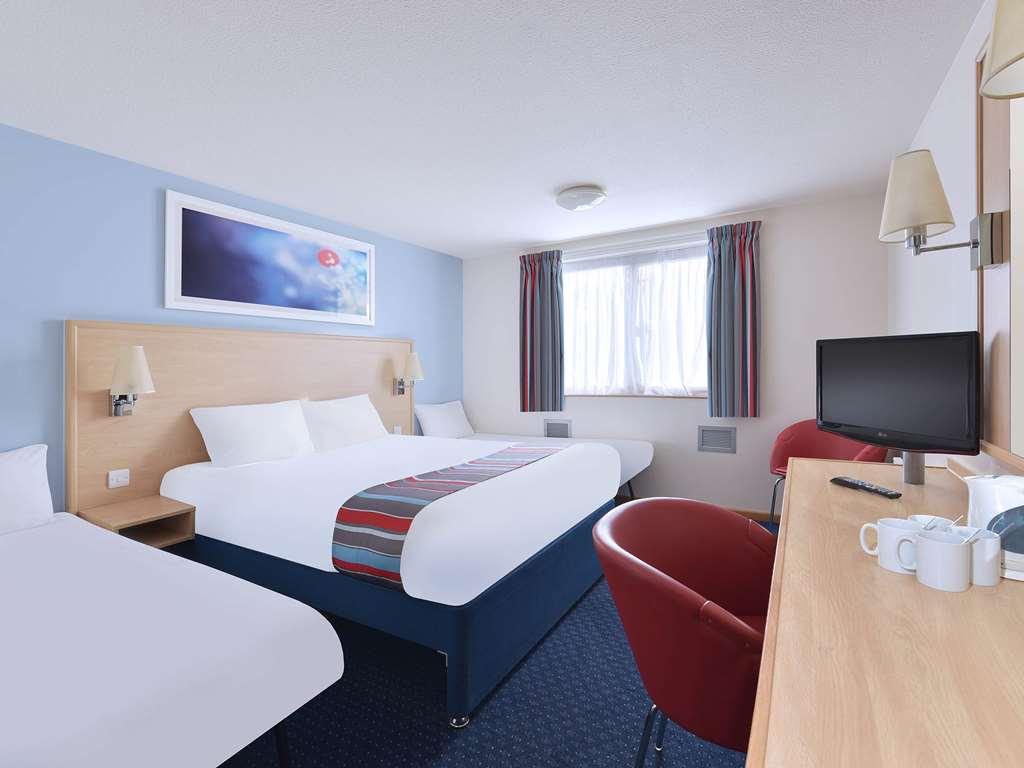 Travelodge Wirral Eastham Hooton Quarto foto