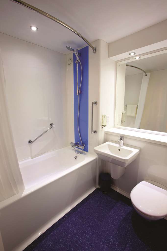 Travelodge Wirral Eastham Hooton Quarto foto